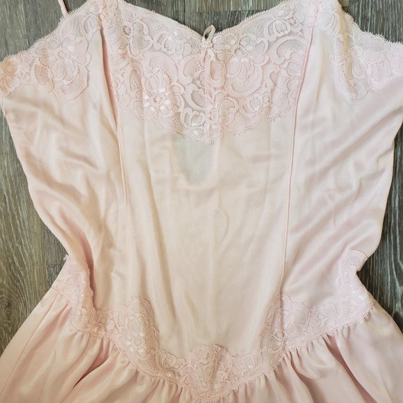 Cara pink robe and matching dressing gown - Picture 8 of 16